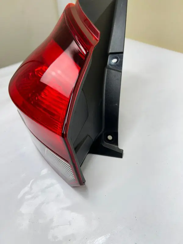 2018 2019 2020 NISSAN KICKS HALOGEN REAR  LEFT OEM TAIL LIGHT - Image 4