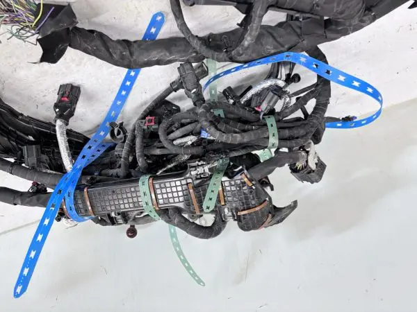 2023 2024 CHEVY CORVETTE STINGRAY MAIN WIRE HARNESS 85643608. SOME PLUGS MISSING - Image 15