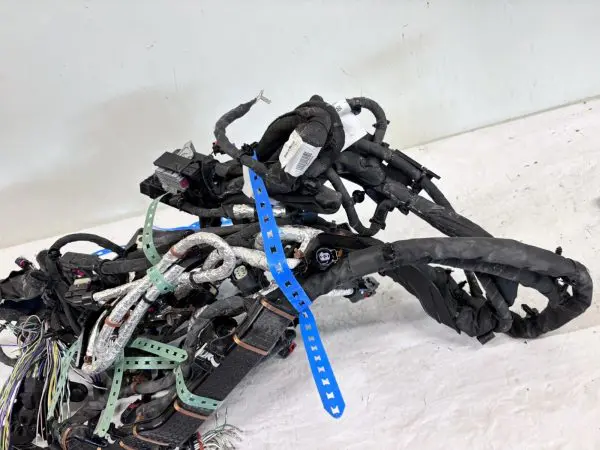 2023 2024 CHEVY CORVETTE STINGRAY MAIN WIRE HARNESS 85643608. SOME PLUGS MISSING - Image 19