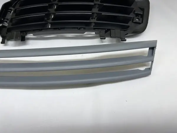 LR046709 GENUINE 2013-2017 LAND ROVER RANGE ROVER FRONT PUMPER GRILLE INSERTS - Image 2