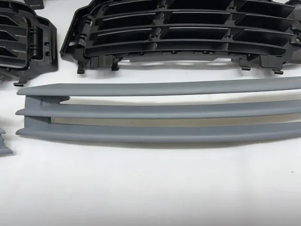 LR046709 GENUINE 2013-2017 LAND ROVER RANGE ROVER FRONT PUMPER GRILLE INSERTS - Image 3