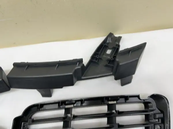 LR046709 GENUINE 2013-2017 LAND ROVER RANGE ROVER FRONT PUMPER GRILLE INSERTS - Image 11