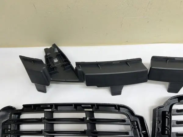 LR046709 GENUINE 2013-2017 LAND ROVER RANGE ROVER FRONT PUMPER GRILLE INSERTS - Image 12