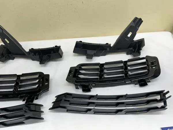 LR046709 GENUINE 2013-2017 LAND ROVER RANGE ROVER FRONT PUMPER GRILLE INSERTS - Image 13
