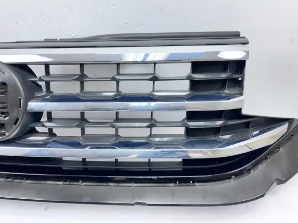 3CM853651M  2020 2021 2022 2023 VW ATLAS CROSS SPORT  FRONT OEM GRILLE - Image 3