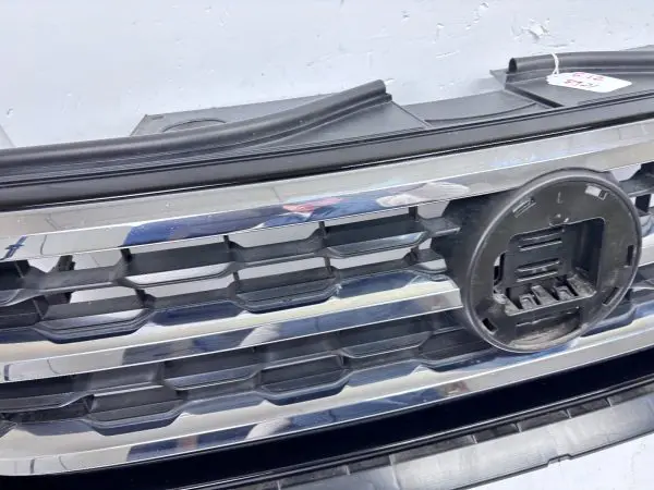 3CM853651M  2020 2021 2022 2023 VW ATLAS CROSS SPORT  FRONT OEM GRILLE - Image 11