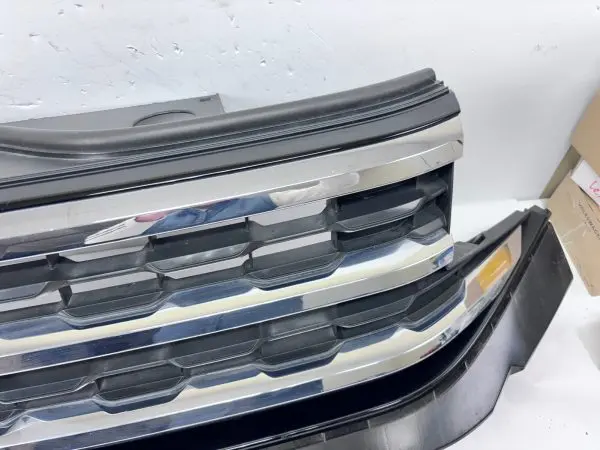 3CM853651M  2020 2021 2022 2023 VW ATLAS CROSS SPORT  FRONT OEM GRILLE - Image 13