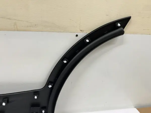 OEM 877324z000 2013-2018 Hyundai Santa Fe Sport Rear Right Door Molding Flare - Image 8