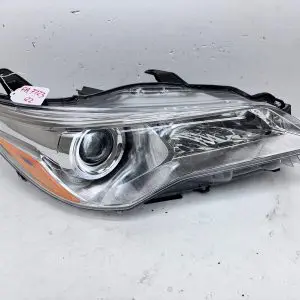 NICE 2015 2016 2017 TOYOTA CAMRY HALOGEN FRONT RIGHT OEM HEADLIGHT