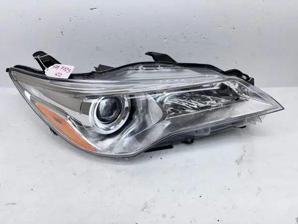 NICE 2015 2016 2017 TOYOTA CAMRY HALOGEN FRONT RIGHT OEM HEADLIGHT