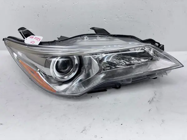 NICE 2015 2016 2017 TOYOTA CAMRY HALOGEN FRONT RIGHT OEM HEADLIGHT - Image 2