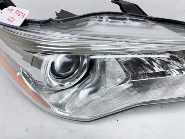NICE 2015 2016 2017 TOYOTA CAMRY HALOGEN FRONT RIGHT OEM HEADLIGHT - Image 9