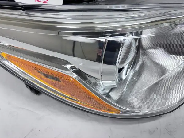 NICE 2015 2016 2017 TOYOTA CAMRY HALOGEN FRONT RIGHT OEM HEADLIGHT - Image 11