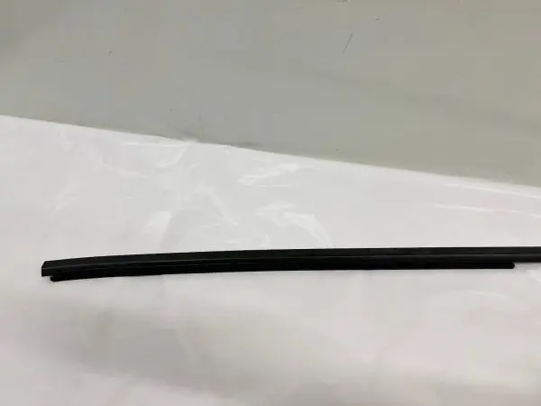 84842463 2019-2022 2023 chevy silverado 1500 front right door belt molding oem