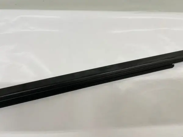 84842463 2019-2022 2023 chevy silverado 1500 front right door belt molding oem - Image 5