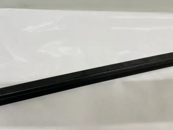 84842463 2019-2022 2023 chevy silverado 1500 front right door belt molding oem - Image 6