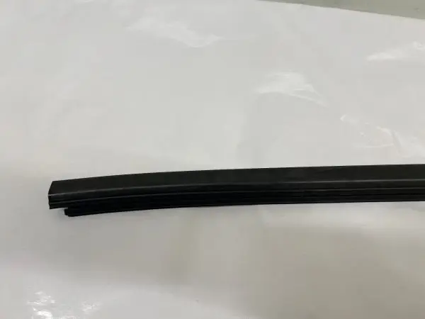 84842463 2019-2022 2023 chevy silverado 1500 front right door belt molding oem - Image 7