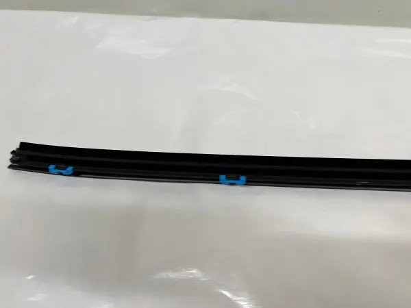 84842463 2019-2022 2023 chevy silverado 1500 front right door belt molding oem - Image 10