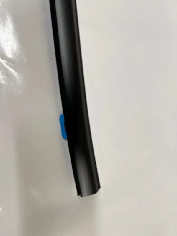 84842463 2019-2022 2023 chevy silverado 1500 front right door belt molding oem - Image 2