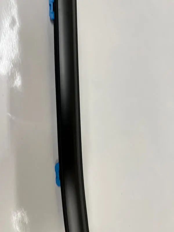 84842463 2019-2022 2023 chevy silverado 1500 front right door belt molding oem - Image 3