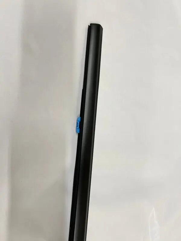 84842463 2019-2022 2023 chevy silverado 1500 front right door belt molding oem - Image 7