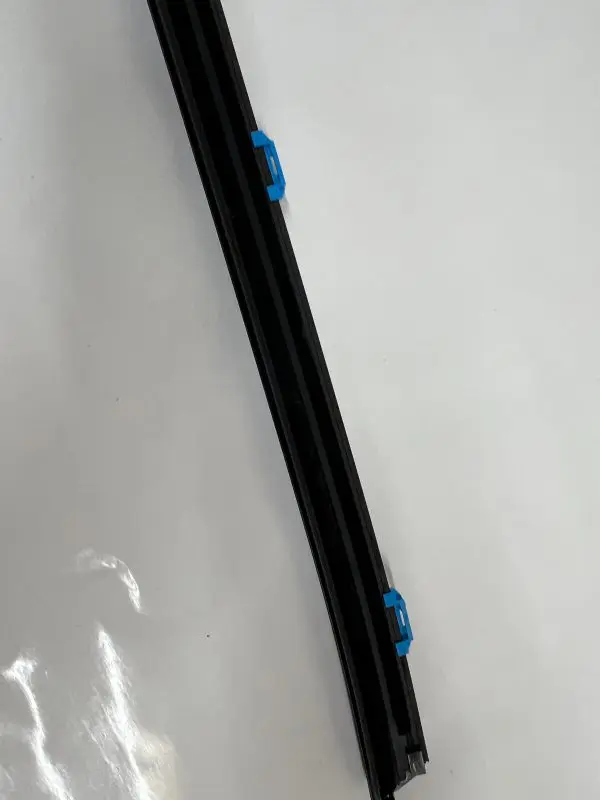 84842463 2019-2022 2023 chevy silverado 1500 front right door belt molding oem - Image 9