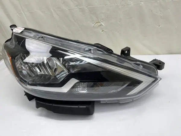 2016 2017 2018 2019 NISSAN SENTRA HALOGEN FRONT RIGHT OEM HEADLIGHT - Image 2