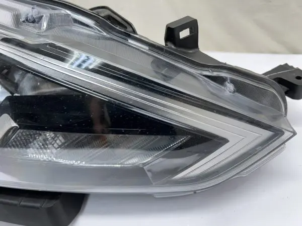 2016 2017 2018 2019 NISSAN SENTRA HALOGEN FRONT RIGHT OEM HEADLIGHT - Image 4