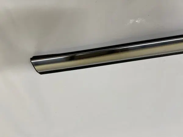 20902590 2011-2014 2015 2016 2017 buick enclave rear left door belt molding oem - Image 2