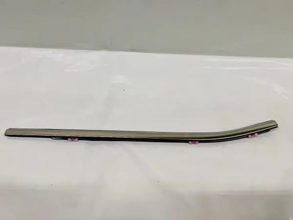 84842450  2019 2020 2021 2022 2023 gmc sierra rear left door belt molding oem
