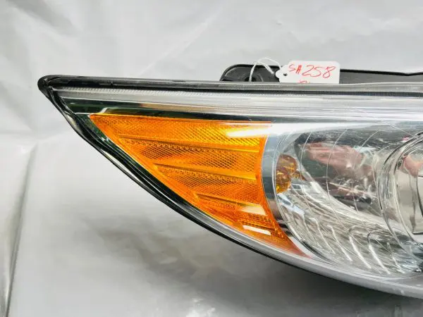 92102-3Q 2011 2012 2013 2014 HYUNDAI SONATA HALOGEN FRONT RIGHT OEM HEADLIGHT - Image 7