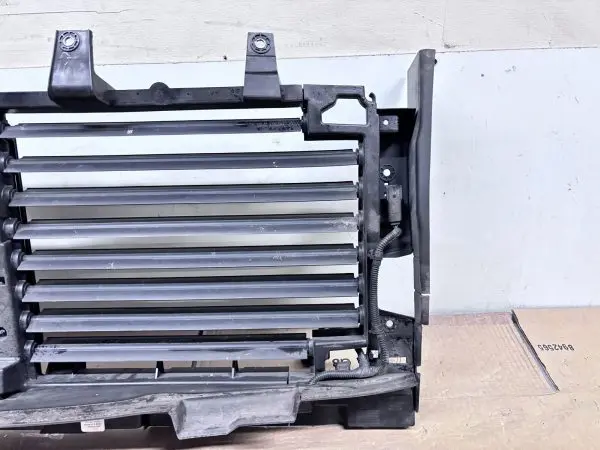 2019 2020 2021 2022 2023 CHEVY SILVERADO 1500 OEM RADIATOR SHUTTER 84652495 - Image 2