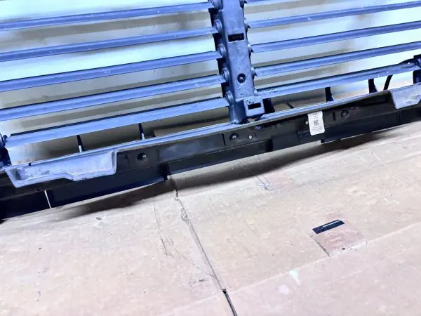 2019 2020 2021 2022 2023 CHEVY SILVERADO 1500 OEM RADIATOR SHUTTER 84652495 - Image 9