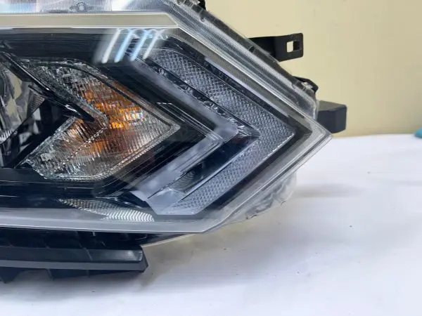 2020 2021 2022 NISSAN ROGUE SPORT HALOGEN LED FRONT RIGHT OEM HEADLIGHT - Image 3