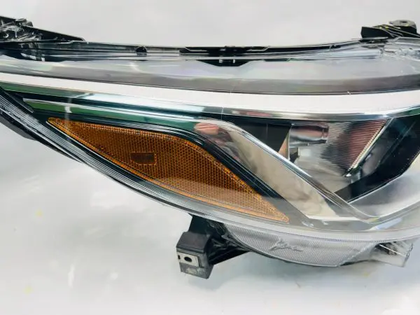 260106LB0A  2020 2021 2022 NISSAN SENTRA HALOGEN FRONT RIGHT OEM HEADLIGHT - Image 6