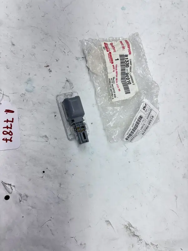 81330-0e010 2019-2024 Toyota Rav4 Inside Roof Cargo Light With Switch - Image 7