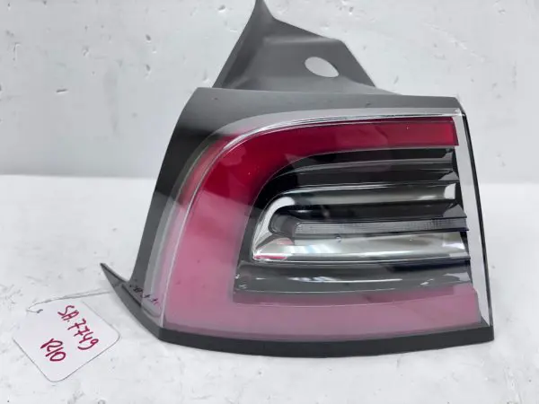 2020 2021 2022 2023 TESLA MODEL 3 Y LED REAR LEFT OEM TAIL LIGHT 1502086-00-D - Image 4