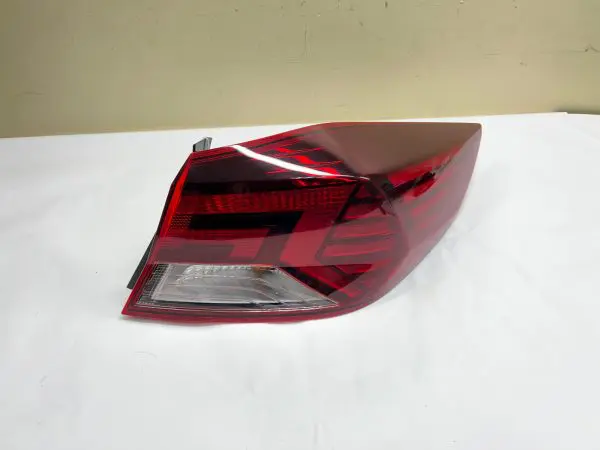 92402-F2510  2019 2020 HYUNDAI ELANTRA SEDAN REAR RIGHT OEM TAIL LIGHT