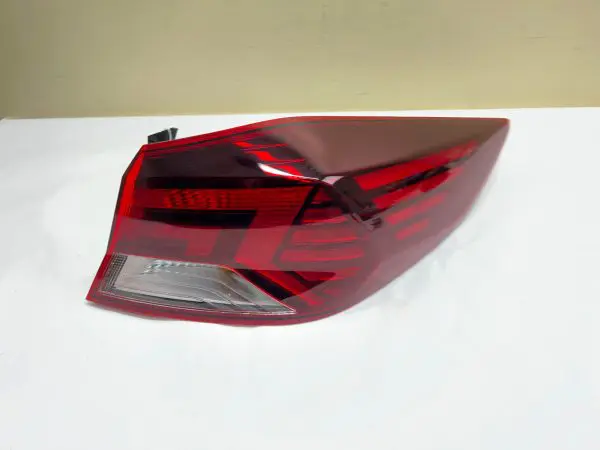 92402-F2510  2019 2020 HYUNDAI ELANTRA SEDAN REAR RIGHT OEM TAIL LIGHT - Image 2