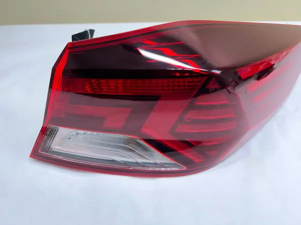 92402-F2510  2019 2020 HYUNDAI ELANTRA SEDAN REAR RIGHT OEM TAIL LIGHT - Image 10