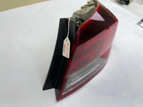 92402-F2510  2019 2020 HYUNDAI ELANTRA SEDAN REAR RIGHT OEM TAIL LIGHT - Image 12