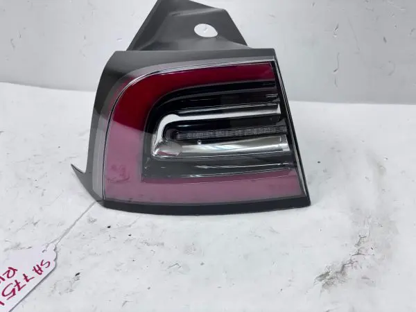 2017 2018 2019 2020 2021 TESLA MODEL 3 Y LED 3 PINS REAR LEFT OEM TAIL LIGHT - Image 2