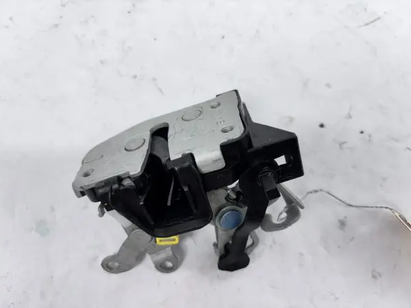 Rear Driver Door Lock Actuator for Ford F250 F350 F450 F550 Super Duty 1999-2008 - Image 7