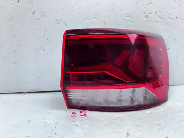 NICE 2GJ945096A 2022 2023 2024 VW TAHOE LED REAR RIGHT OEM TAIL LIGHT - Image 10
