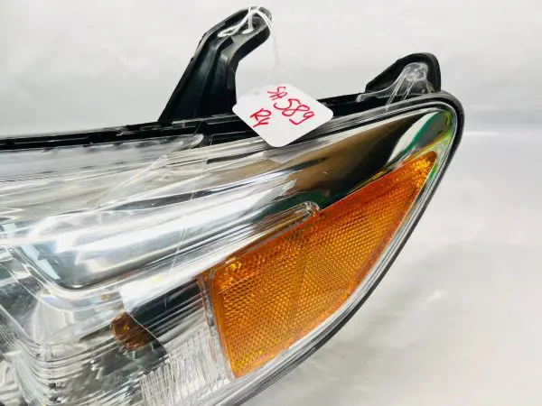2011 2012 2013 2014 2015 2016 2017 2018 19 20 TOYOTA SIENNA  LEFT OEM HEADLIGHT - Image 3