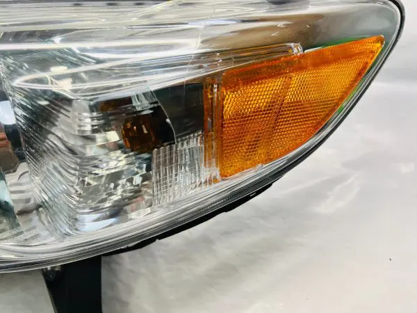 2011 2012 2013 2014 2015 2016 2017 2018 19 20 TOYOTA SIENNA  LEFT OEM HEADLIGHT - Image 4