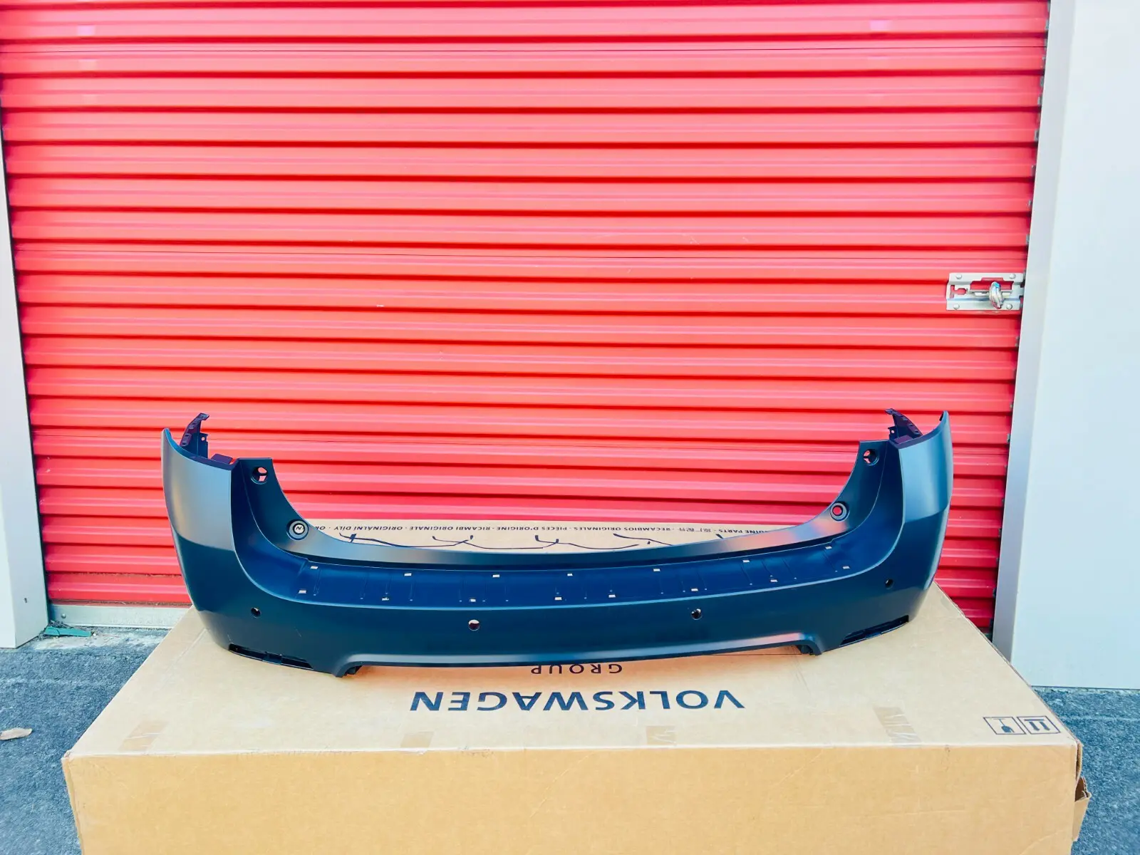 20983210 2016 2017 CHEVY EQUINOX REAR OEM BUMPER COVER GENUINE NEW