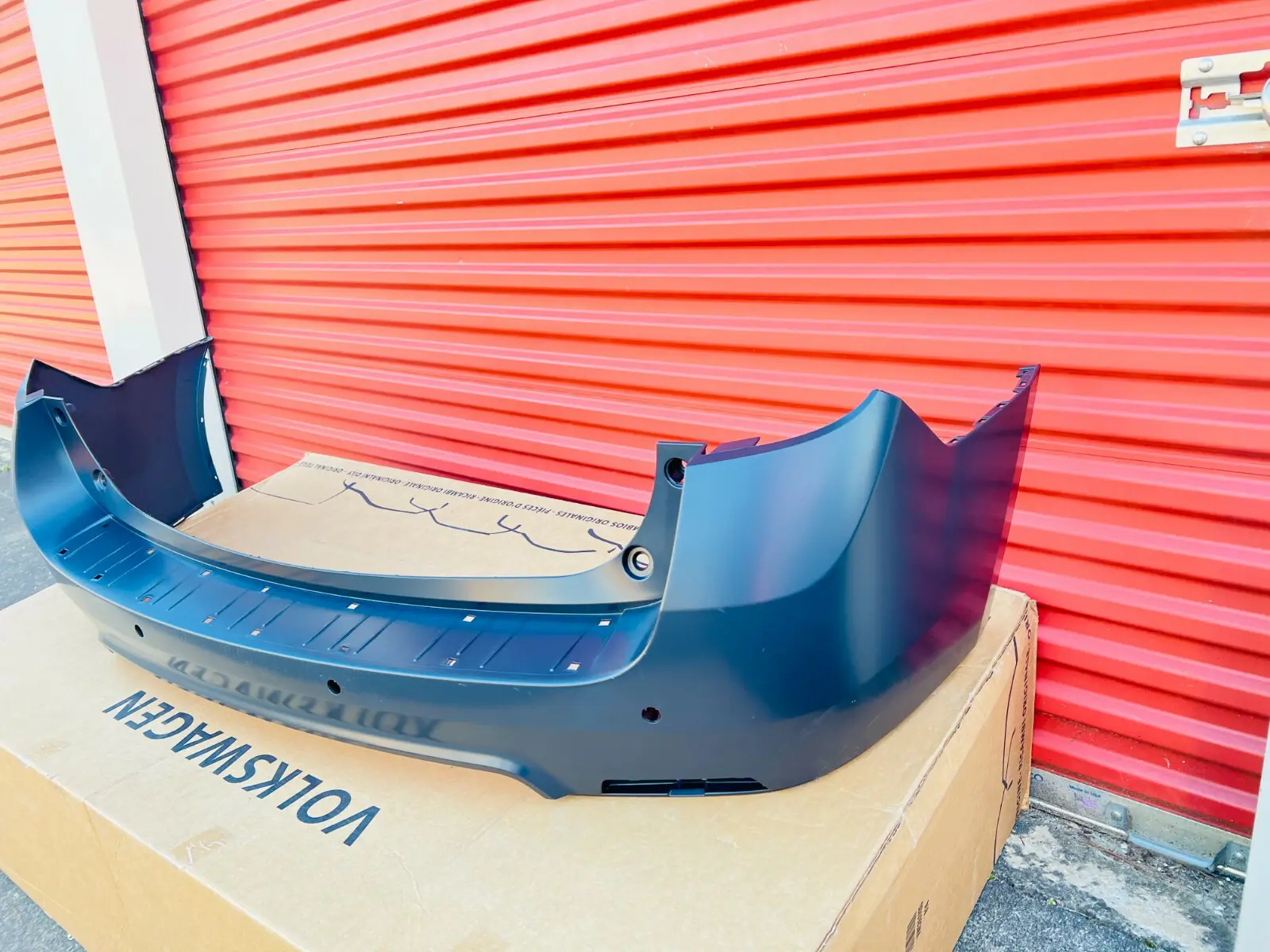 20983210 2016 2017 CHEVY EQUINOX REAR OEM BUMPER COVER GENUINE NEW - Image 2