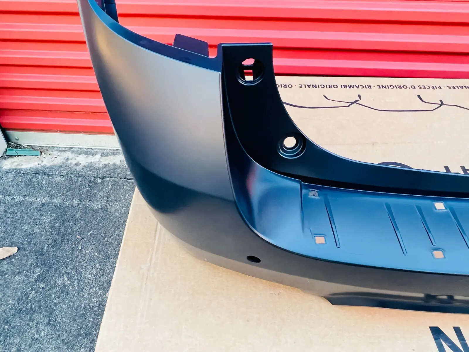 20983210 2016 2017 CHEVY EQUINOX REAR OEM BUMPER COVER GENUINE NEW - Image 7