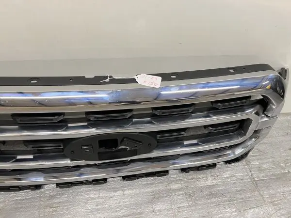 2021 2022 2023 FORD F150 CHROME FRONT OEM GRILLE GENUINE ML348200CFSMAS damaged - Image 4